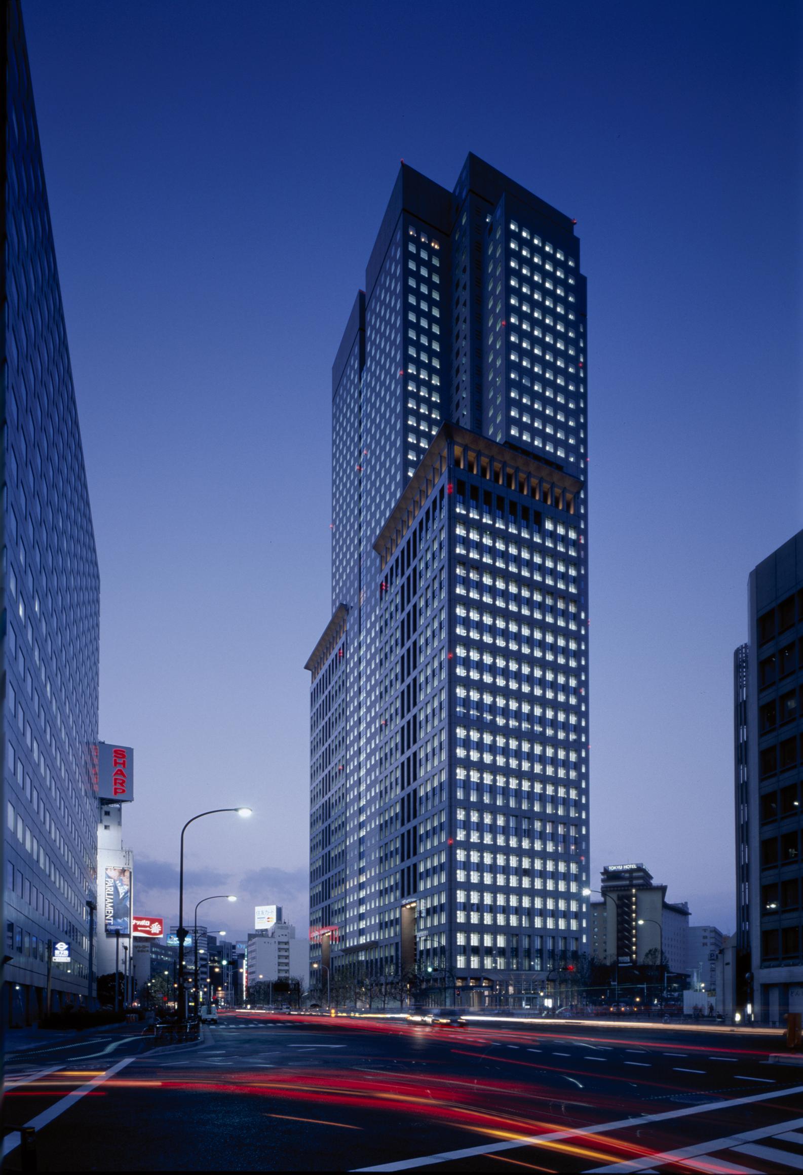 raakasaka00.jpg